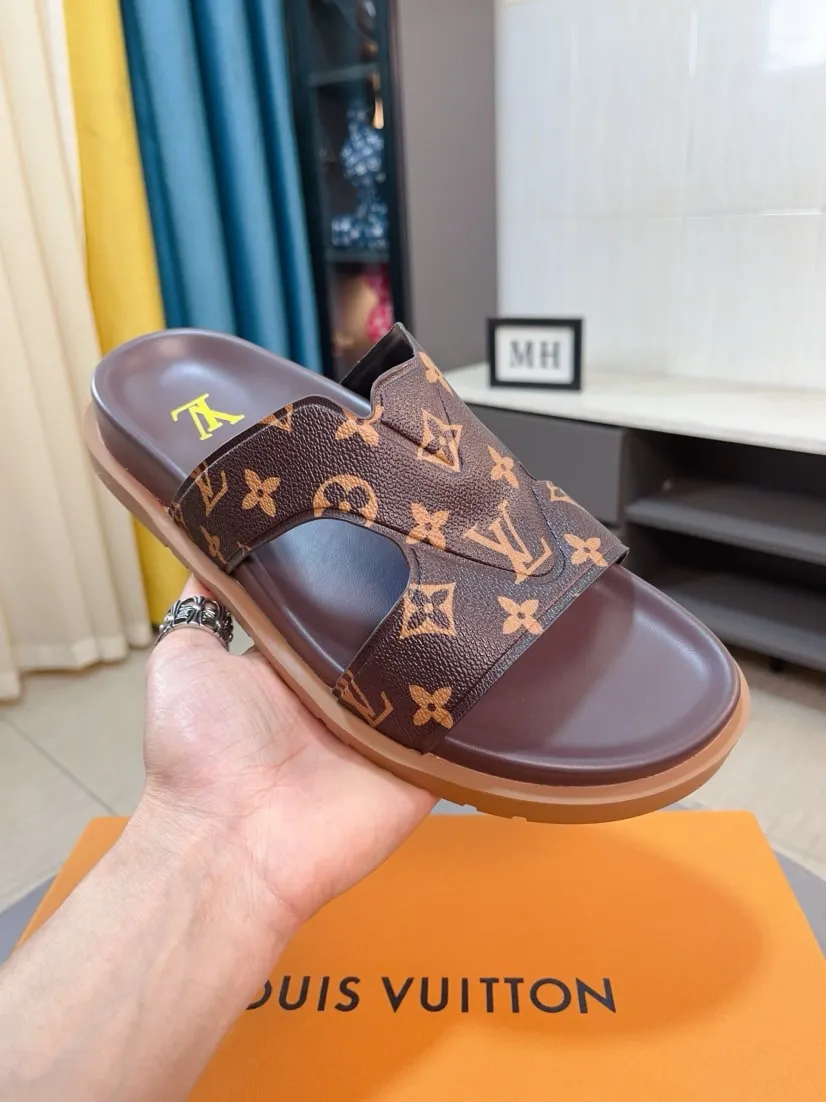 Men's shoes💰300🌹🌹【LV】Multi-color new men's slippers, original quality top version, original special cowhide presbyopia print➕sheepskin on the inside and side, non-slip combination sole, more stable walking, more comfortable and lightweight, high-end and generous, size: 38~44